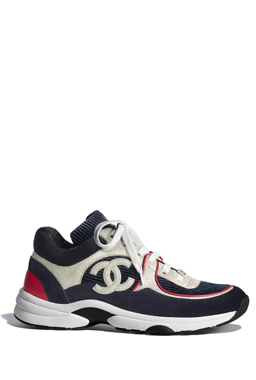 sneakers in navy blue